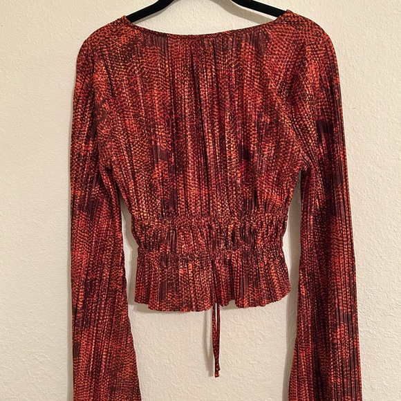 2/$30 Urban Outfitters Women's Plisse Peplum Crop Top Medium - Picture 2 of 9